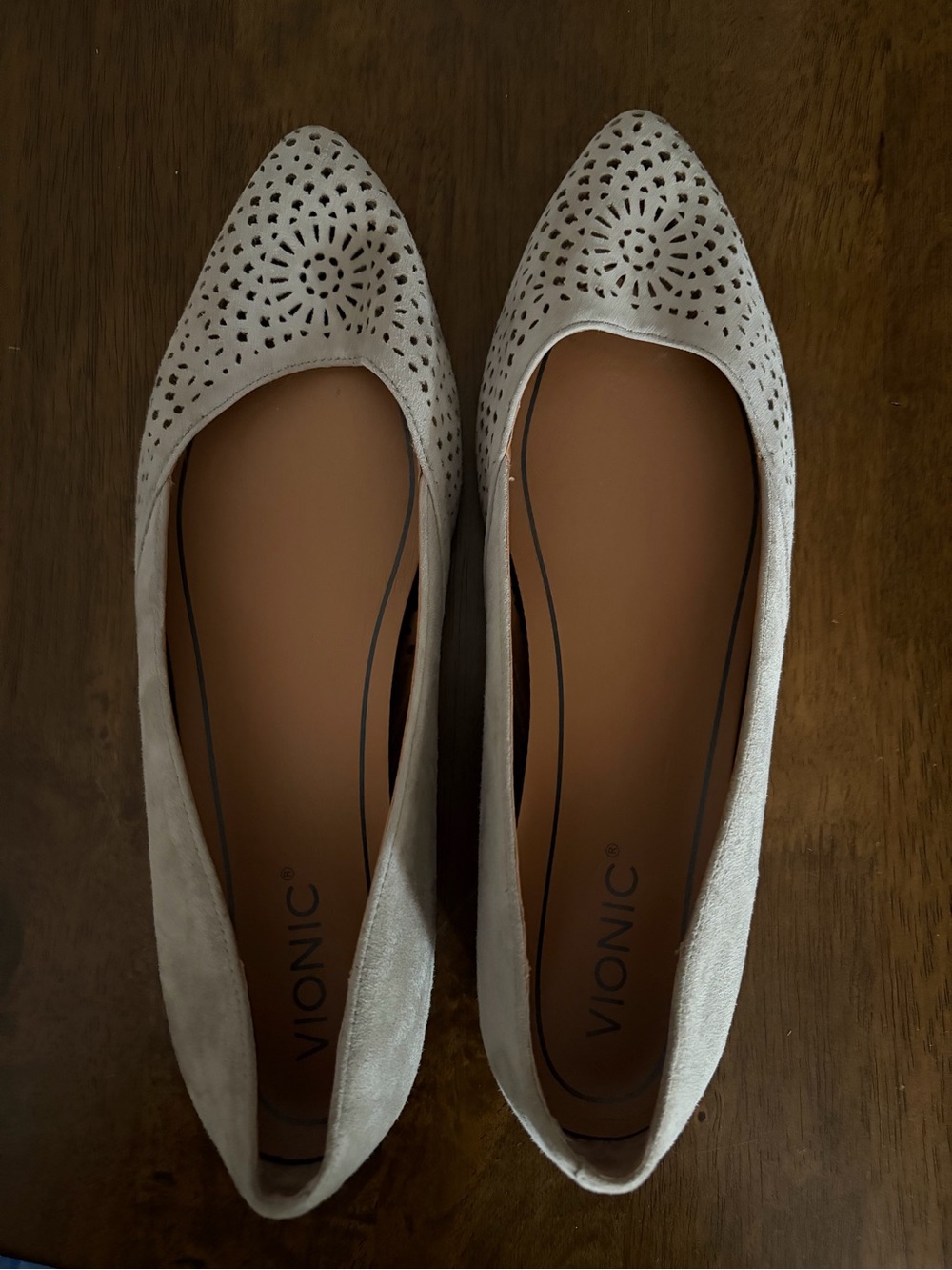 Vionic Women's Taupe Gray Laser Cut Suede Pointed-Toe Flats - Size 9.5